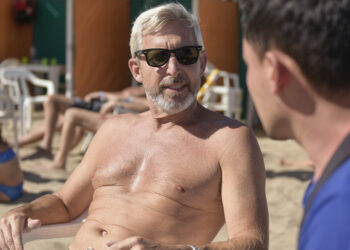 Frigerio despidió a cientos de trabajadores a fin de año mientras vacaciona por Europa