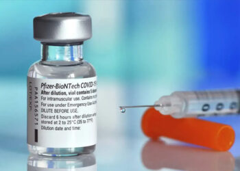 Un fallo judicial vinculó la vacuna del Covid de Pfizer con un efecto adverso neurológico poco conocido