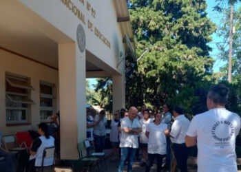 Docentes de una escuela realizarán un “abrazo simbólico” por el mal estado del edificio