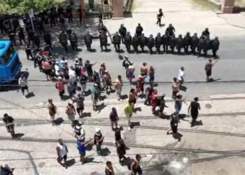 Confirmaron seis detenidos y policías heridos tras incidentes en el puerto de Concepción del Uruguay