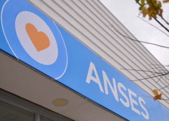 ANSES confirmó un nuevo aumento para la AUH y se dieron a conocer las fechas de pago