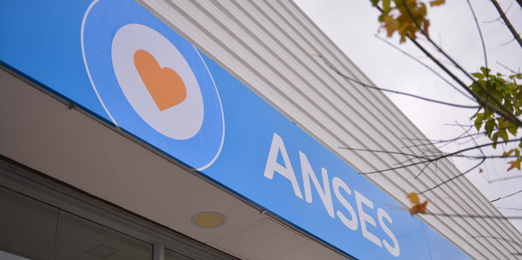 ANSES confirmó un nuevo aumento para la AUH y se dieron a conocer las fechas de pago