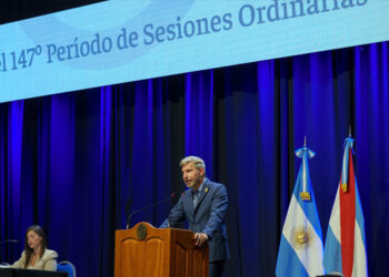 Frigerio reafirmó la defensa del turismo y del río Uruguay ante el proyecto de hidrógeno verde en Paysandú