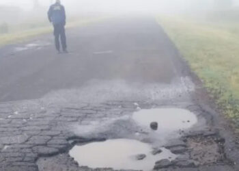 Dos hombres que circulaban en moto por la Ruta 20 resultaron heridos tras caer del vehículo