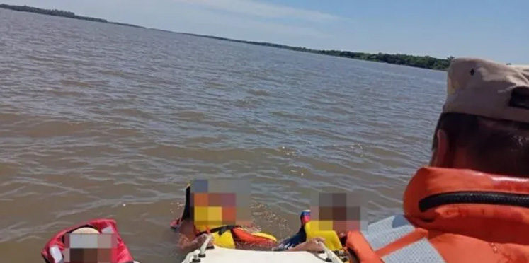 Colón, pudo ser una tragedia: Prefectura rescató a cuatro personas que cayeron al río Uruguay