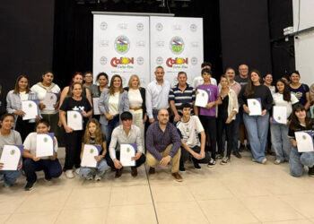 Colón invierte en el desarrollo deportivo: se entregaron becas a jóvenes de la ciudad