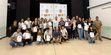 Colón invierte en el desarrollo deportivo: se entregaron becas a jóvenes de la ciudad