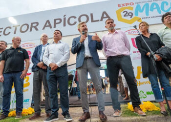 Con anuncio de créditos para el sector, se inauguró la 29ª Fiesta Nacional de la Apicultura en Maciá
