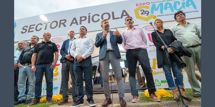 Con anuncio de créditos para el sector, se inauguró la 29ª Fiesta Nacional de la Apicultura en Maciá