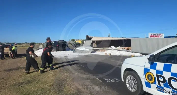Tremendo accidente; un camión se cruzó de carril chocó y volcó en la Autovia 14