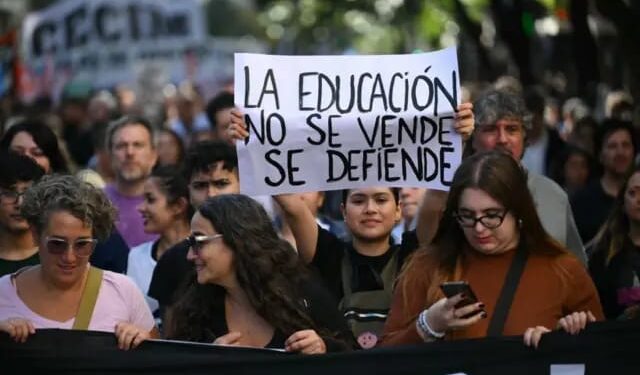 Docentes universitarios de Entre Rios van al paro total del 16 al 19 de Marzo
