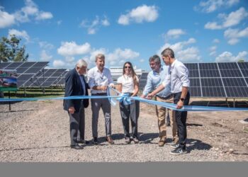 Frigerio acompañado por Laurito, inauguró el parque solar del frigorífico Fepasa en Concepción del Uruguay