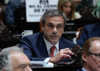 Los Legisladores Michel, y Marclay presentaron una demanda civil para evitar el daño ambiental por la planta de hidrógeno verde en Paysandú