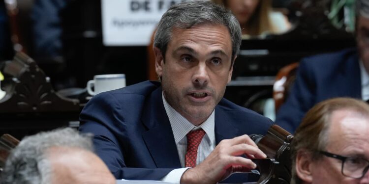 Los Legisladores Michel, y Marclay presentaron una demanda civil para evitar el daño ambiental por la planta de hidrógeno verde en Paysandú