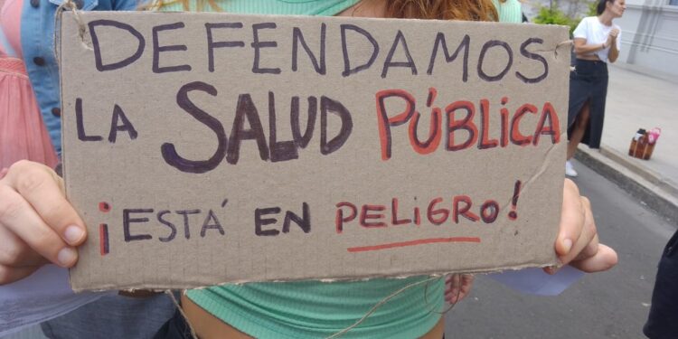 Profesionales de la salud se movilizaron en Paraná