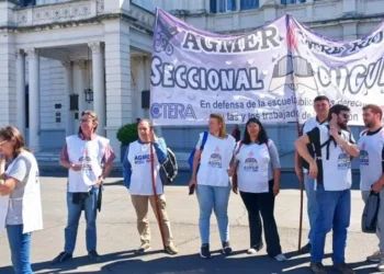 Docentes se concentran en toda la provincia de Entre Rios