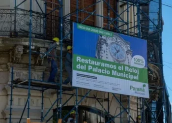 Avanza con la puesta en valor del reloj del Palacio municipal de Paraná
