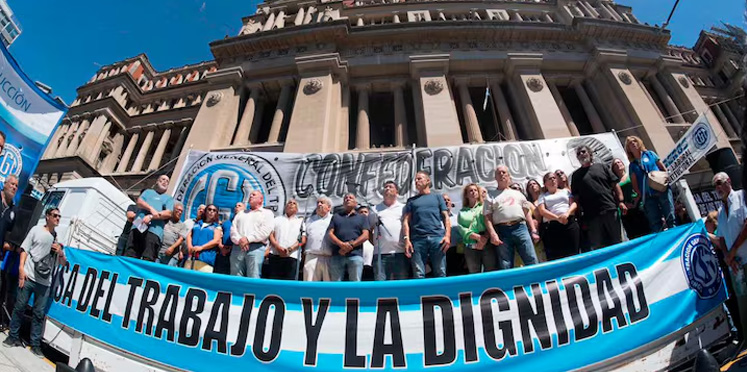 Revés para el Gobierno: la Justicia frenó la aplicación de 82 artículos de la ley de reforma laboral