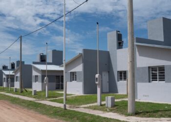 El Ministro de Gobierno firmará un convenio para concluir las obras de viviendas en Concepción del Uruguay