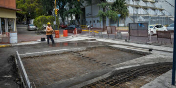 Paraná: La Municipalidad avanza con los trabajos de recuperación de la trama vial en calle Urquiza