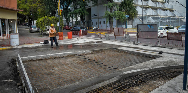 Paraná: La Municipalidad avanza con los trabajos de recuperación de la trama vial en calle Urquiza