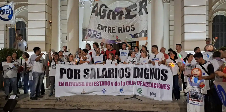 Gremios realizan paro y marcha a Casa de Gobierno en rechazo a la reforma previsional