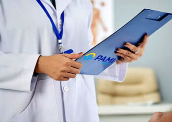 “Nos obligan a renunciar”, advierten médicos de cabecera de PAMI y mantienen el paro