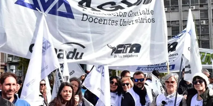 Docentes universitarios inician una nueva semana de paro