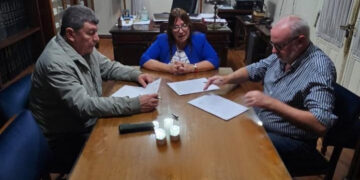 Se firmaron contratos para la ejecución de viviendas en Concordia y Los Conquistadores