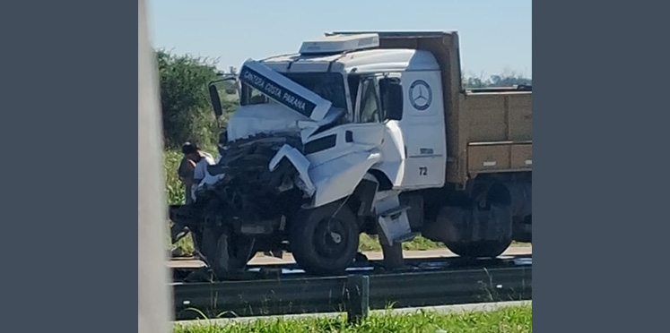 Impresionante choque de un camión de Vialidad Provincial