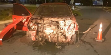Colón: dos mujeres hospitalizadas tras colisionar un automóvil contra una palmera