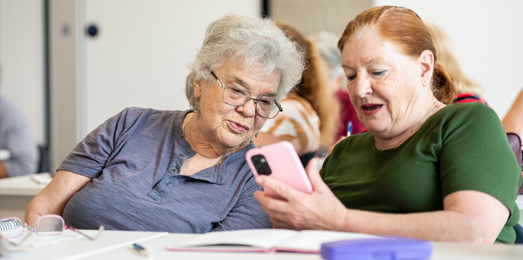 Abren las inscripciones para capacitaciones digitales para adultos mayores