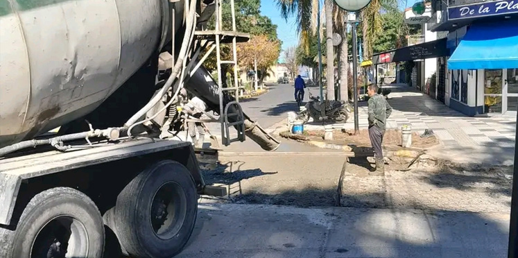 EL FENÓMENO SANTA ELENA: A pesar de la crisis, la administración de Daniel Rossi paga sueldos, aguinaldo y hace obras
