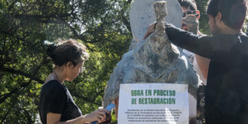 Paraná: Etapa final de la puesta en valor de las esculturas en el Parque Urquiza