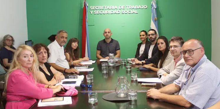 Paritarias: la Provincia cerró un aumento remunerativo y liquidará por decreto a los docentes