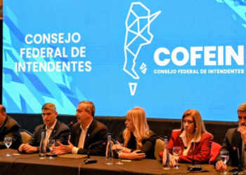 Rosario Romero reclamó por fondos retenidos a municipios durante el encuentro del Cofein