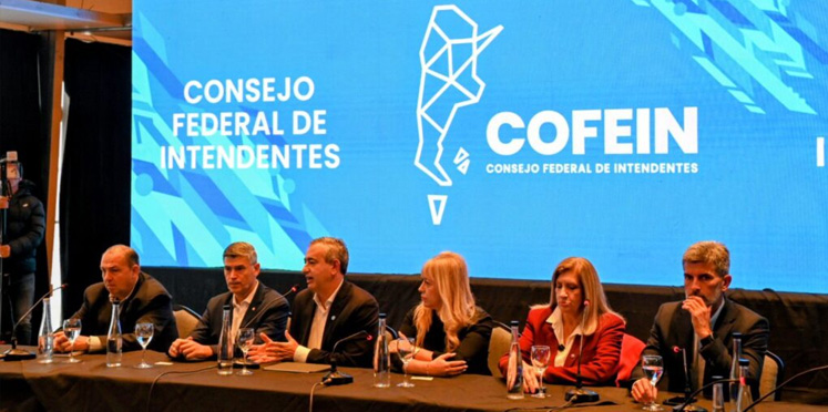 Rosario Romero reclamó por fondos retenidos a municipios durante el encuentro del Cofein