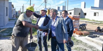 El gobernador recorrió viviendas en construcción y ratificó la finalización de obras habitacionales en Gualeguaychú