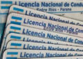 Los deudores alimentarios no podrán obtener licencias de conducir profesionales