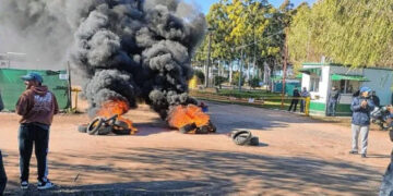 Nueva manifestación de trabajadores de Granja Tres Arroyos sobre la Ruta 14