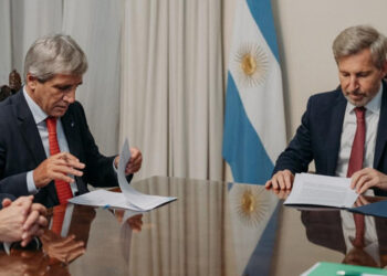 Frigerio firmó un convenio con Nación que reconoce deudas a favor de Entre Ríos y transfiere inmuebles
