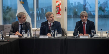 Frigerio recibió a Caputo en Paraná y afirmó: «Estamos en condiciones de escribir el próximo capítulo del pacto fiscal»
