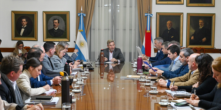 Frigerio reunió su Gabinete para analizar la marcha de la gestión