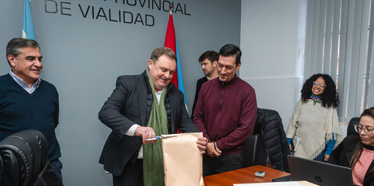 Se abrieron los sobres de las licitaciones para adquirir maquinaria vial por más de 12.000 millones de pesos
