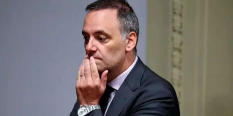 Adorni atrincherado en su despacho no quiere irse del gobierno