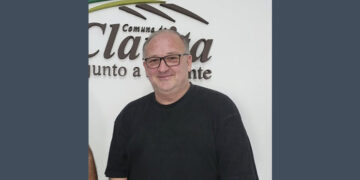 Mauricio Santa Cruz propuso al intendente de San José, Gustavo Bastián, como candidato a senador por el departamento Colón en 2027 para reorganizar al peronismo