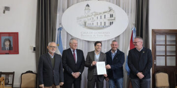 Colón dio un paso histórico: se firmó el acta para iniciar el traslado de las lagunas de tratamiento de efluentes cloacales