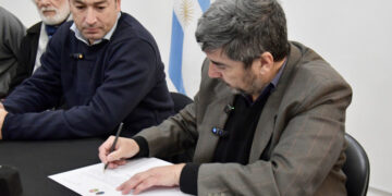 El Intendente de Villaguay firmó el decreto de adjudicación para la adquisición de la planta asfáltica municipal