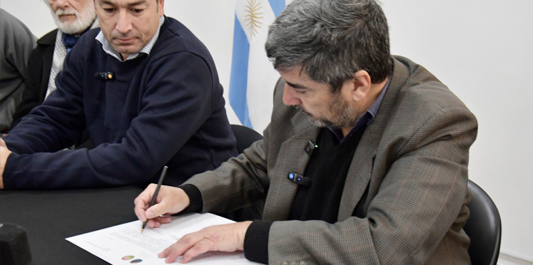 El Intendente de Villaguay firmó el decreto de adjudicación para la adquisición de la planta asfáltica municipal