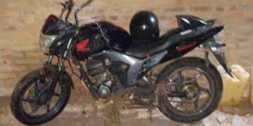 Siniestro vial en ruta 23: un joven motociclista resultó con lesiones de gravedad tras perder el control de su rodado